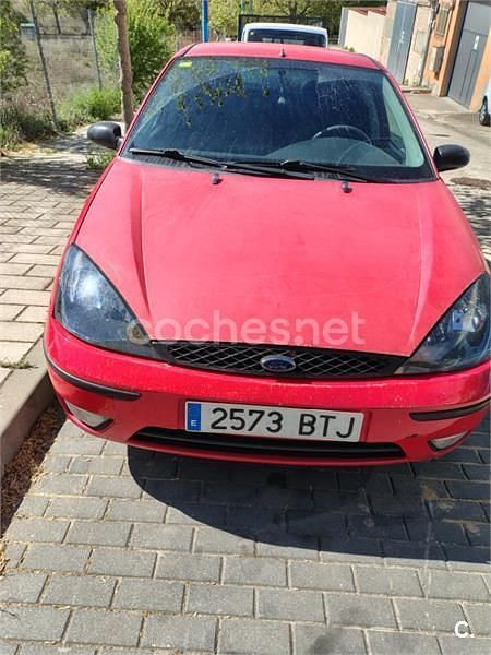 Usado Ford Focus Ambiente 90 CV (66 kW) 2002 Rojo Berlina