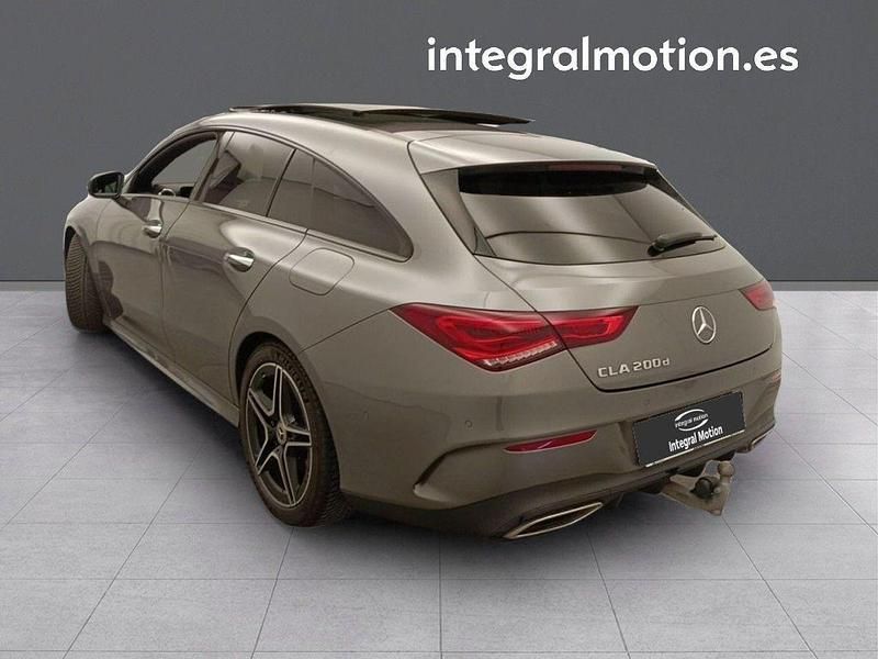 Usado Mercedes CLA200 Shooting Brake 149 CV (109 kW) 2021 Gris Familiar