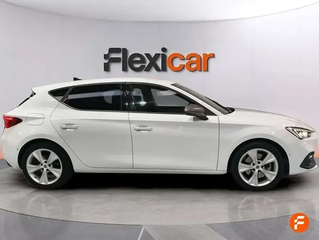 Usado Seat Leon FR 150 CV (110 kW) 2022 Blanco Utilitario