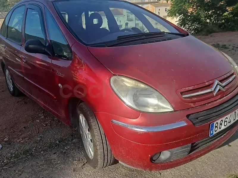 Usado Citroën Xsara Picasso Exclusive 110 CV (80 kW) 2005 Granate Monovolumen