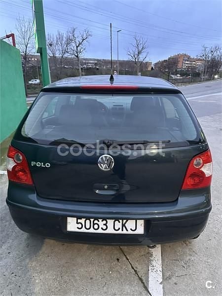 Usado VW Polo Trendline 75 CV (55 kW) 2003 Verde Berlina