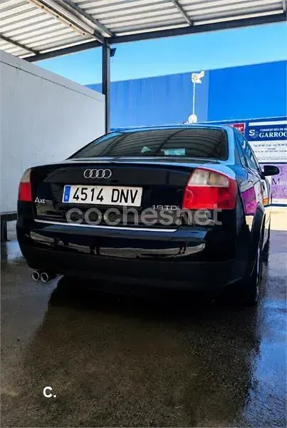 Usado Audi A4 130 CV (95 kW) 2002 Negro Berlina