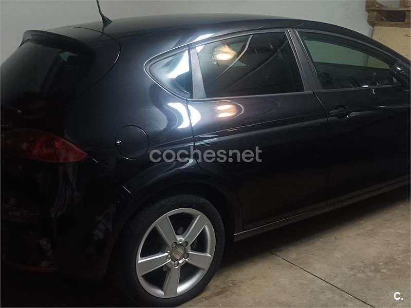 Usado Seat Leon Sport 140 CV (102 kW) 2006 Negro Berlina