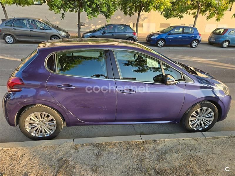 Usado Peugeot 208 Allure 110 CV (80 kW) 2017 Azul Utilitario