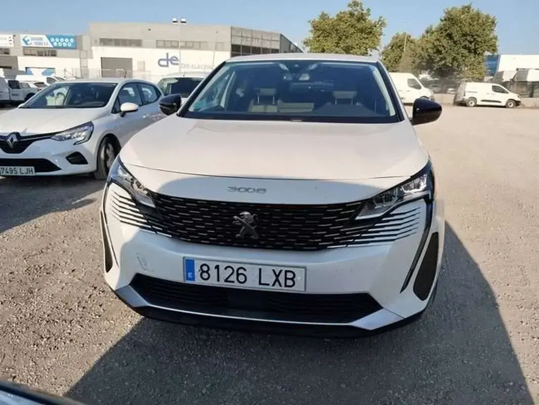 Usado Peugeot 3008 Allure 131 CV (96 kW) 2022 Blanco SUV
