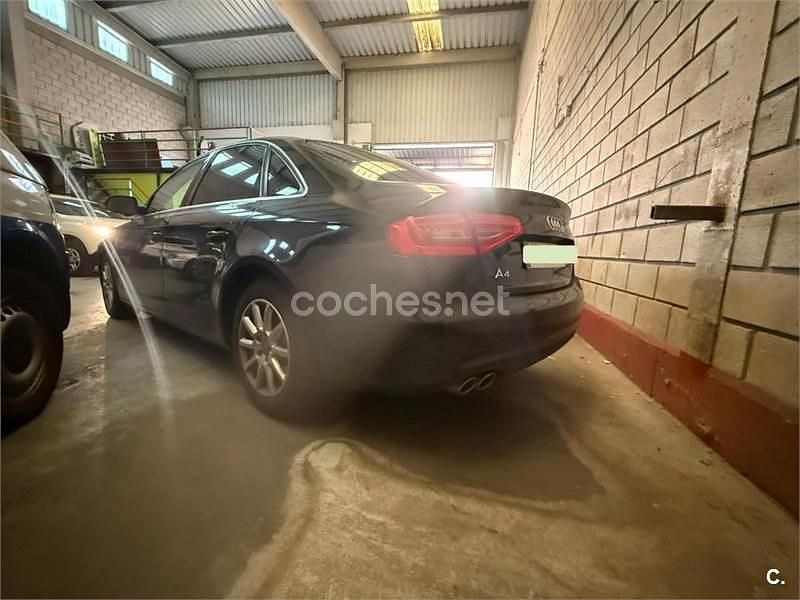 Usado Audi A4 143 CV (105 kW) 2012 Negro Berlina