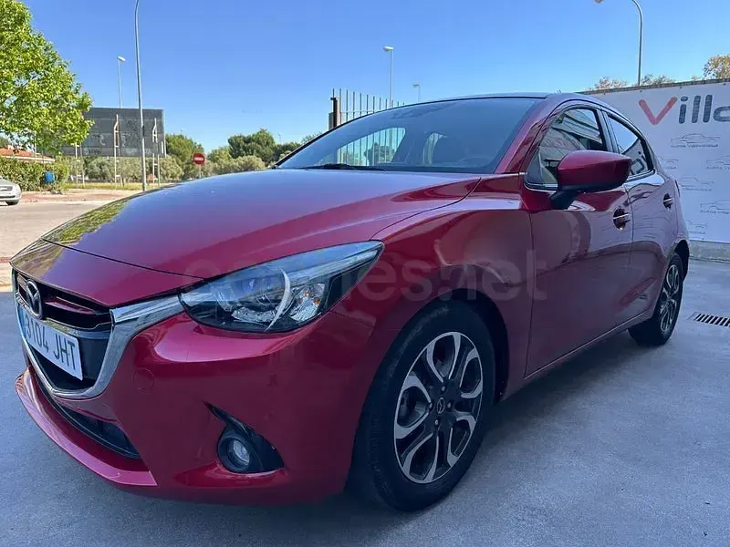 Usado Mazda 2 Style 90 CV (66 kW) 2015 Granate Berlina
