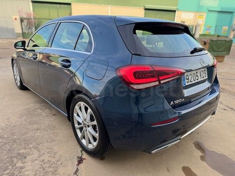 Begagnad Mercedes A180 116 HK (85 kW) 2019 Blå Sedan