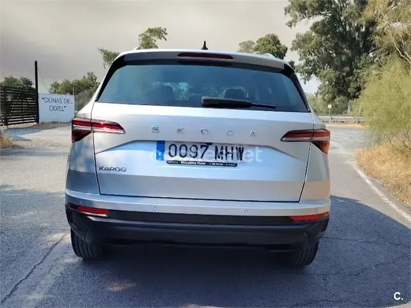Usado Skoda Karoq Ambition 150 CV (110 kW) 2023 Gris / plata SUV