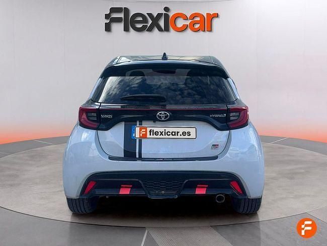 Usado Toyota Yaris Hybrid Sport 116 CV (85 kW) 2022 Blanco