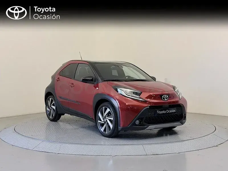 Usado Toyota Aygo X Edition 72 CV (52 kW) 2022 Rojo SUV