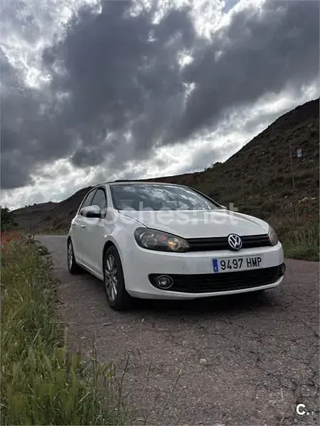 Używany VW Golf VII Advance 105 KM (77 kW) 2012 Biały Sedan/Limuzyna