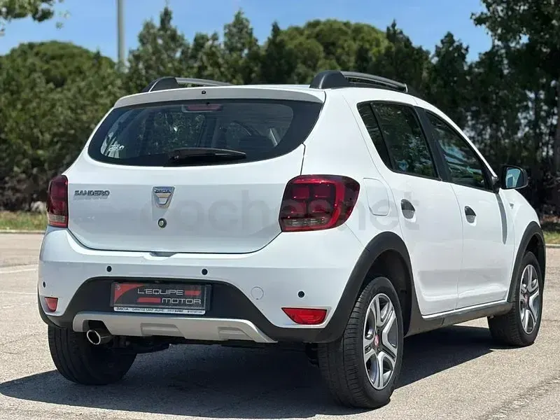 Usado Dacia Sandero Stepway 90 CV (66 kW) 2017 Blanco Berlina