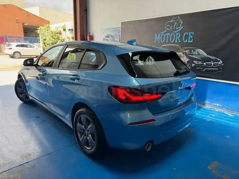 Usado BMW 118 136 CV (100 kW) 2021 Azul Utilitario