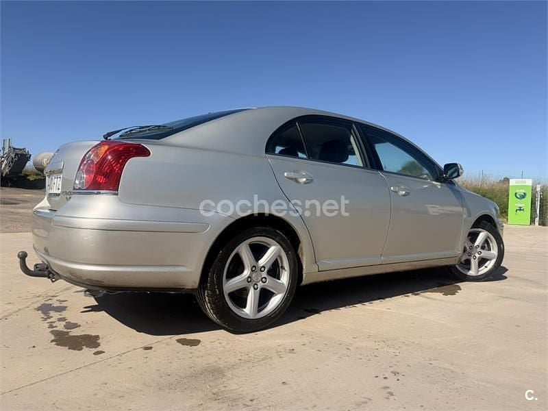 Usado Toyota Avensis Executive 150 CV (110 kW) 2007 Beige Berlina