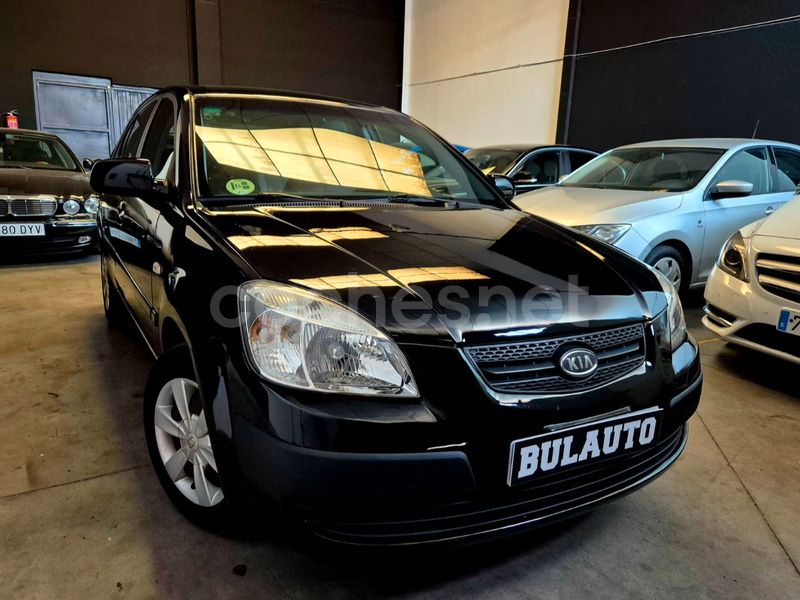 Negro Usado 2007 Kia Rio Active Berlina | 3990 € (Precio justo) - Imagen 1/4