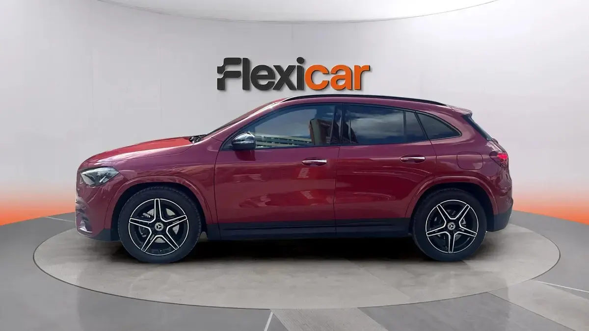 Usado Mercedes GLA200 150 CV (110 kW) 2025 Rojo SUV