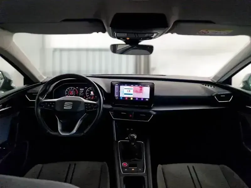 Usado Seat Leon Reference 90 CV (66 kW) 2022 Gris Utilitario