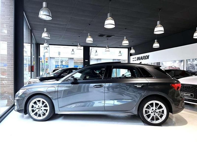 Usado Audi A3 Sportback e-tron S-Line 204 CV (150 kW) 2022 Gris Utilitario
