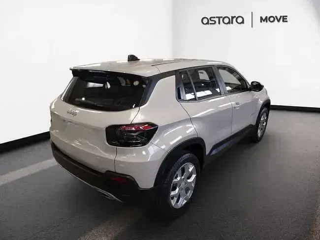 Usado Jeep Avenger Altitude 100 CV (73 kW) 2023 Gris / plata SUV