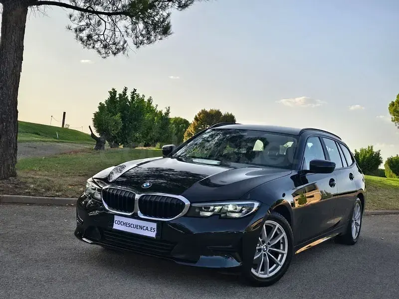 Usado BMW 318 Comfort Edition 150 CV (110 kW) 2020 Negro Familiar