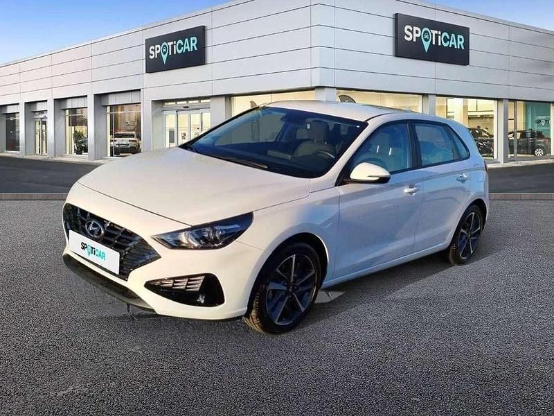 Usado Hyundai i30 111 CV (81 kW) 2024 Blanco Berlina