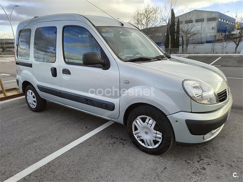 Usado Renault Kangoo Expression 85 CV (62 kW) 2009 Gris / plata Familiar