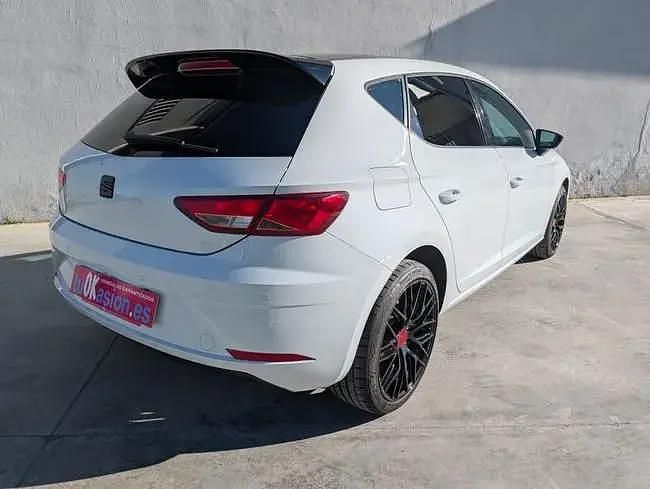 Begagnad Seat Leon Style 116 HK (85 kW) 2018 Vit Sedan
