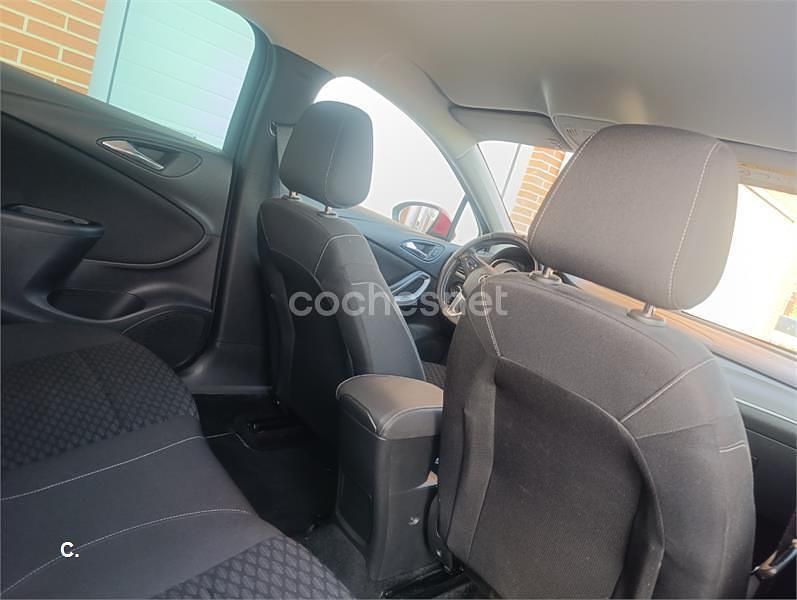 Usado Opel Astra 110 CV (80 kW) 2019 Negro Berlina