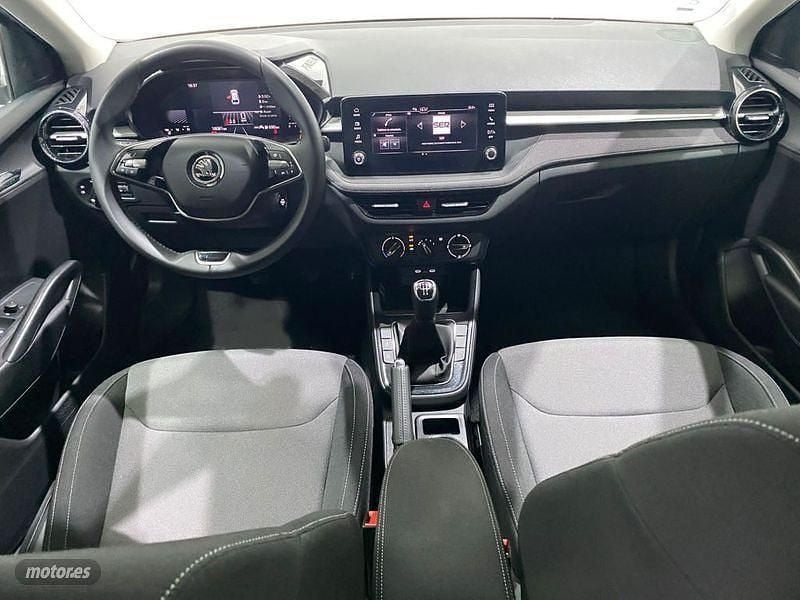 Usado Skoda Fabia Selection 80 CV (58 kW) 2024 Gris / plateado Utilitario