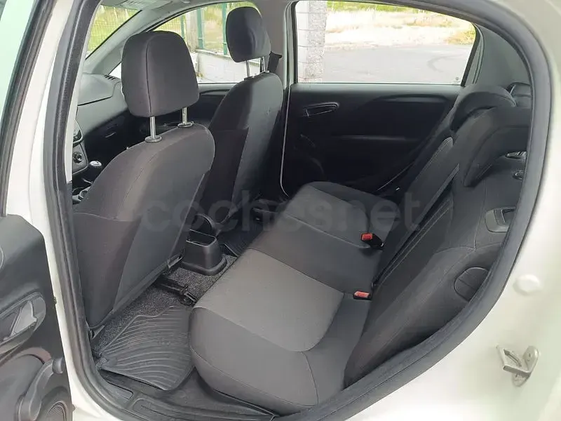 Usado Fiat Punto Pop 75 CV (55 kW) 2015 Blanco Utilitario