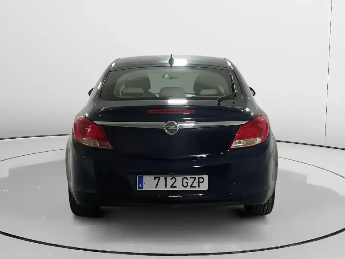 Usado Opel Insignia Edition 132 CV (97 kW) 2010 Azul Berlina