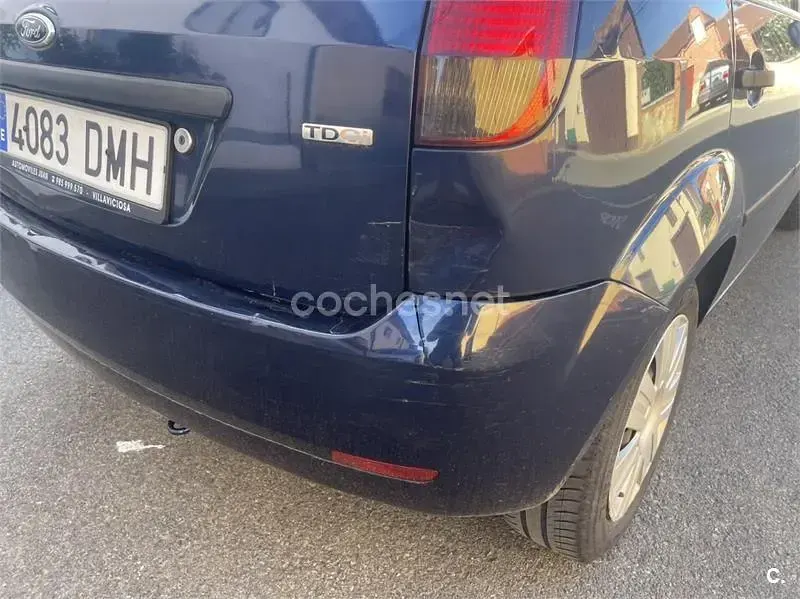 Usado Ford Fiesta 90 CV (66 kW) 2005 Azul Utilitario