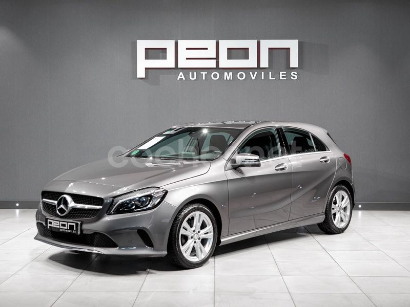 Gris / plata Usado 2017 Mercedes A200 Berlina | 20.950 € (Un poco caro) - Imagen 1/4