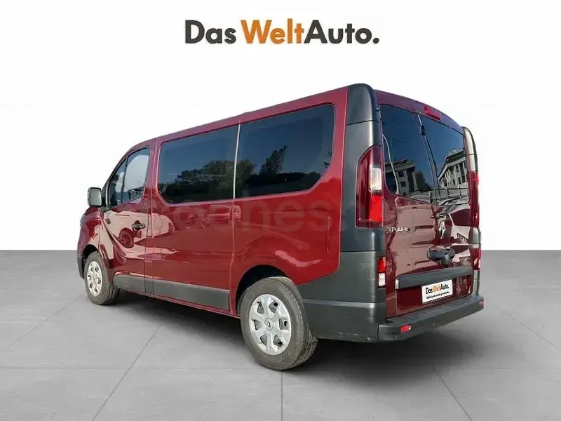 Usado Renault Trafic 150 CV (110 kW) 2023 Rojo Monovolumen