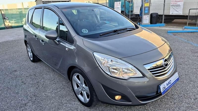 Usado Opel Meriva Excellence 131 CV (96 kW) 2011 Gris Monovolumen