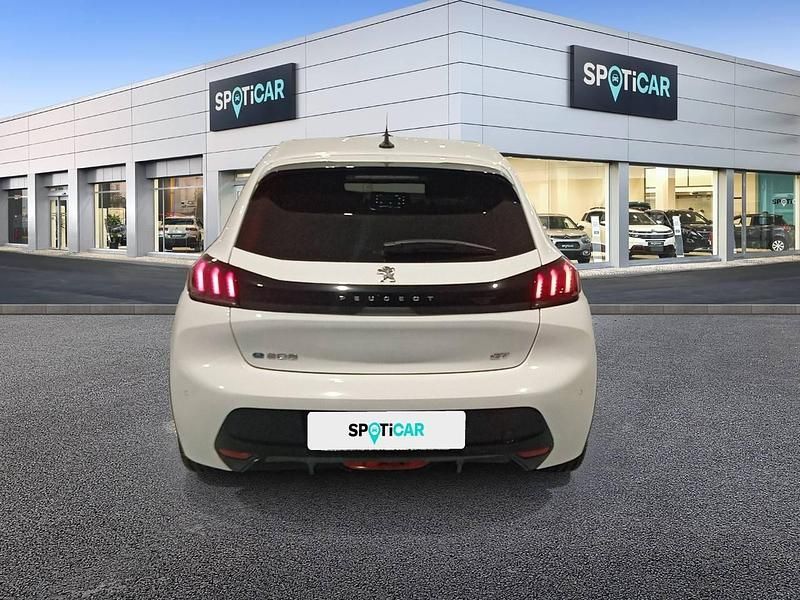 Usado Peugeot e-208 GT 100 kW (136 CV) 2024 Blanco Utilitario