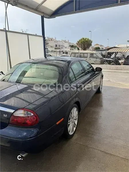 Usado Jaguar S-Type Executive 238 CV (175 kW) 2006 Azul Berlina