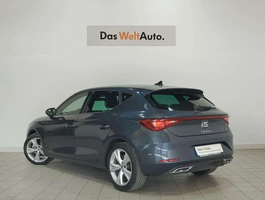 Usado Seat Leon FR 110 CV (80 kW) 2022 Gris Utilitario