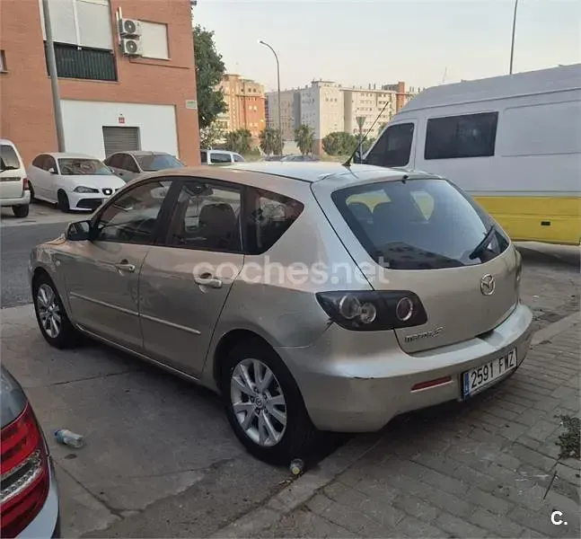 Usado Mazda 3 Active 109 CV (80 kW) 2007 Beige Berlina