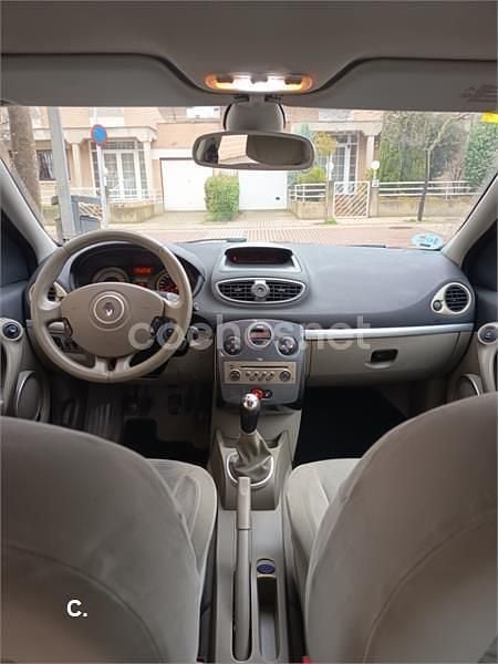 Usado Renault Clio II 100 CV (73 kW) 2006 Gris / plata Berlina