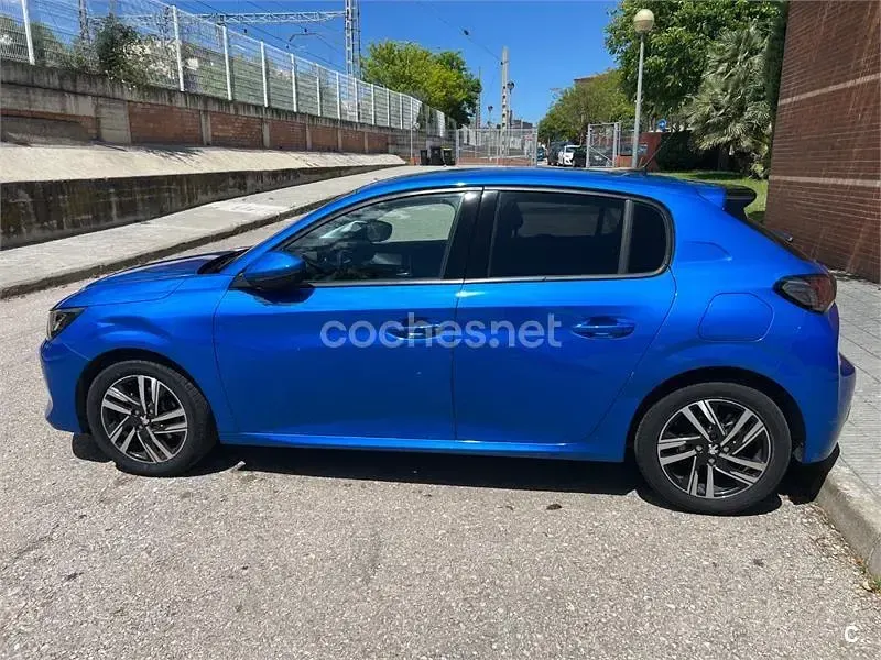Usado Peugeot 208 Allure 100 CV (73 kW) 2020 Azul Utilitario