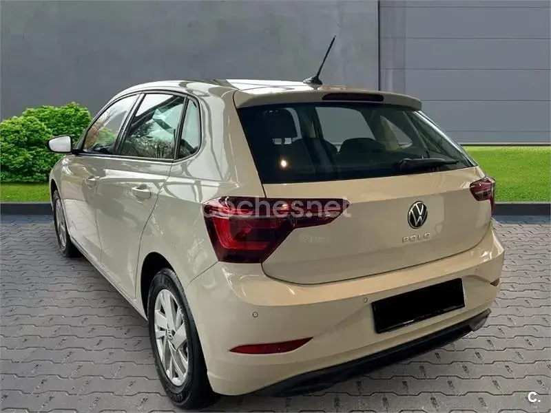 Usado VW Polo R-line 110 CV (80 kW) 2022 Blanco Utilitario