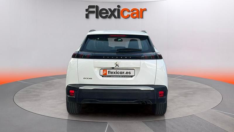 Usado Peugeot 2008 Active 110 CV (80 kW) 2021 Blanco SUV