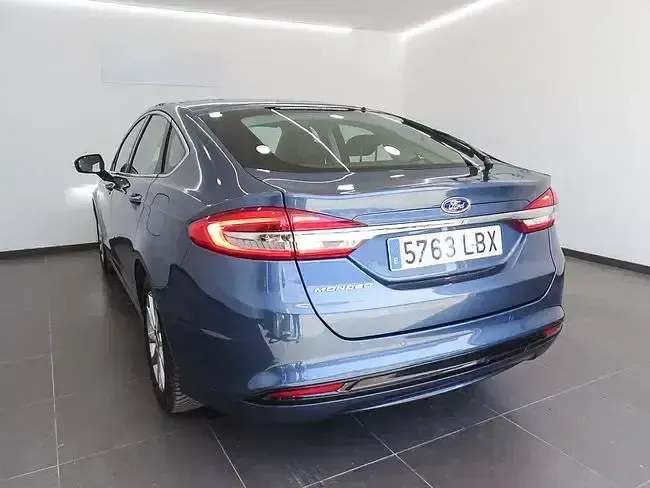 Usado Ford Mondeo Trend 150 CV (110 kW) 2019 Azul Berlina