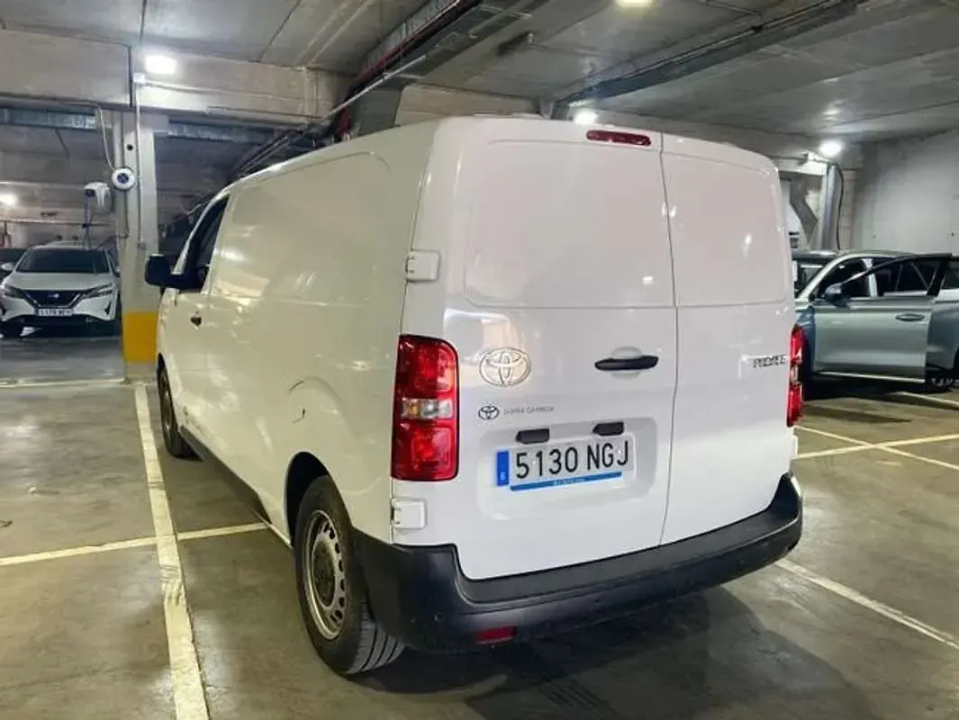 Usado Toyota Proace 120 CV (88 kW) 2025 Blanco Monovolumen