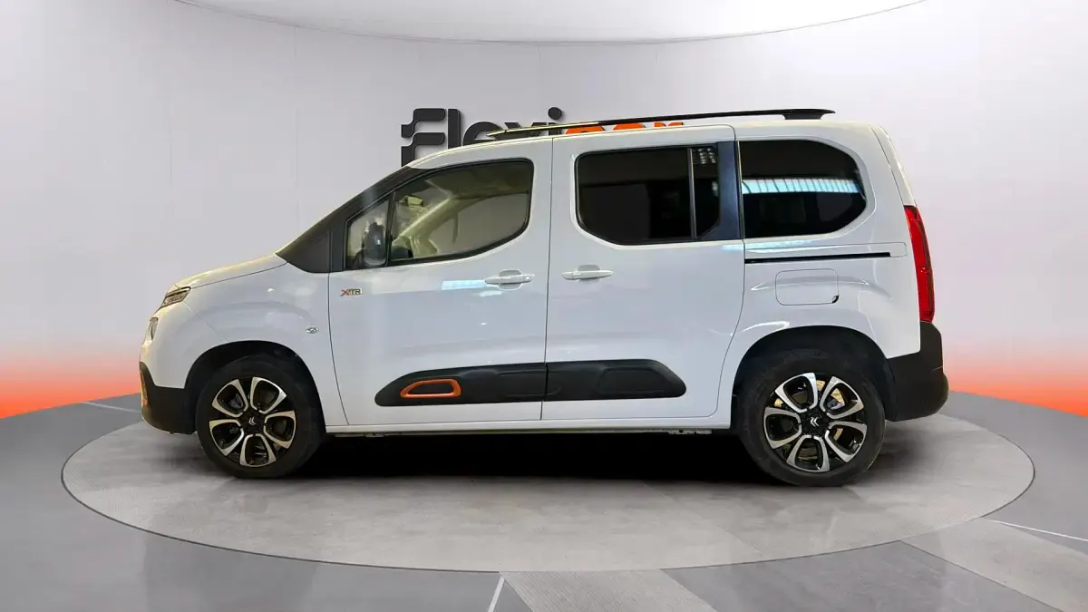 Usado Citroën Berlingo Shine 131 CV (96 kW) 2023 Blanco Monovolumen