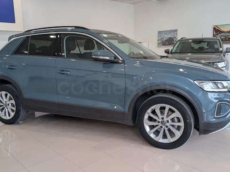 Usado VW T-Roc Life 110 CV (80 kW) 2022 Azul SUV