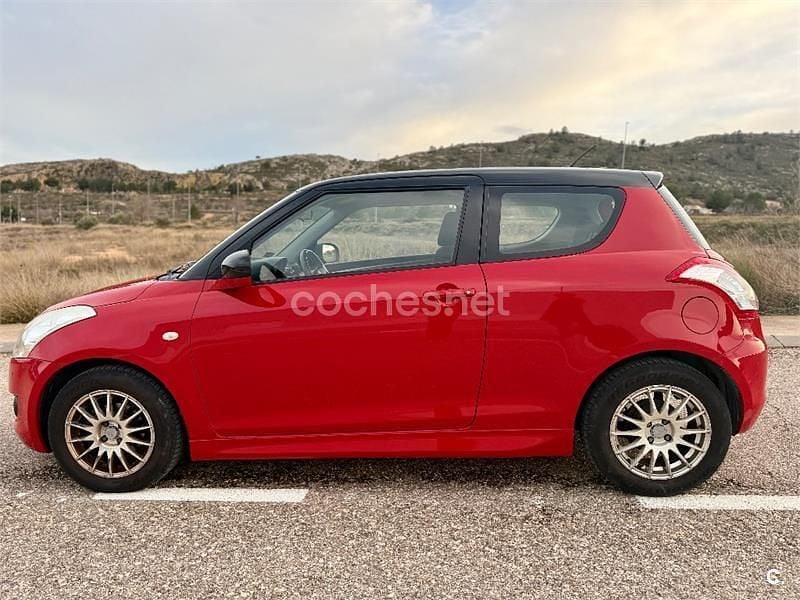 Usado Suzuki Swift GLX 95 CV (69 kW) 2013 Rojo Berlina