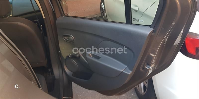 Usado Dacia Logan Ambiance 90 CV (66 kW) 2017 Beige Berlina